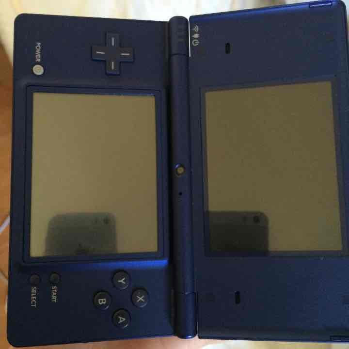 DSi ［値下げ］充電器つけます