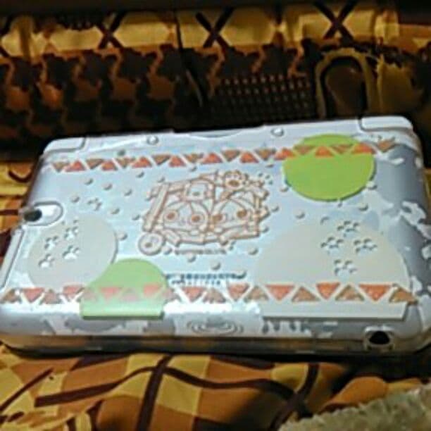 任天堂3DSLL 本体です。