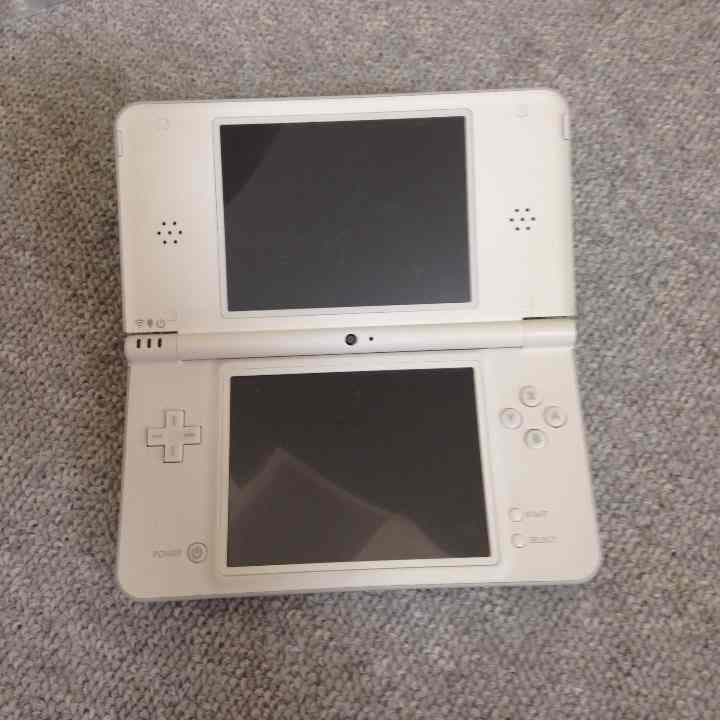 値下げ！！9000→8000!!激安★任天堂DS➕ソフト
