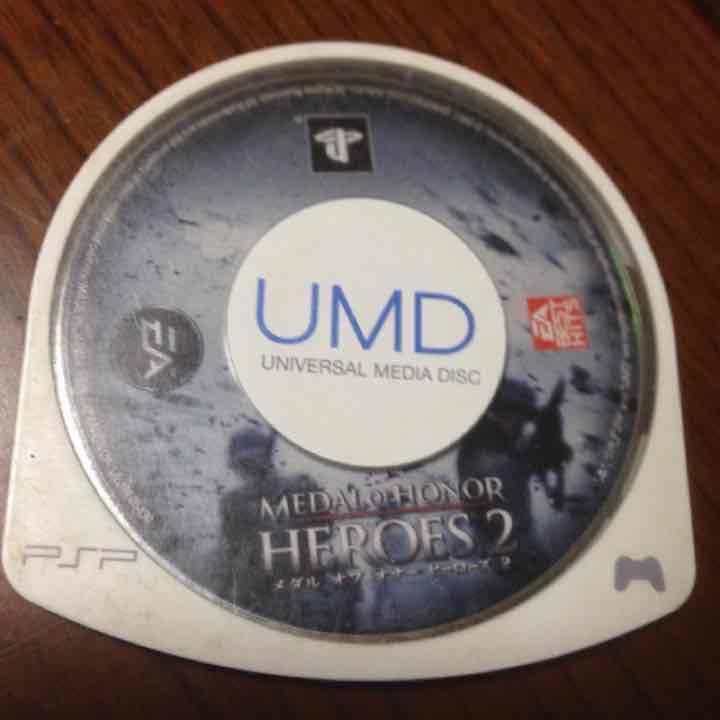 PSP 本体。 カセット。 入れ物。