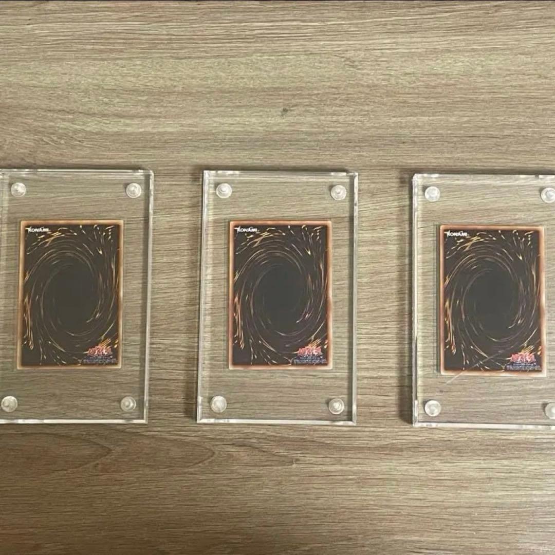 遊戯王　青眼の白龍・ブラックマジシャン・真紅眼の黒竜 3枚セット