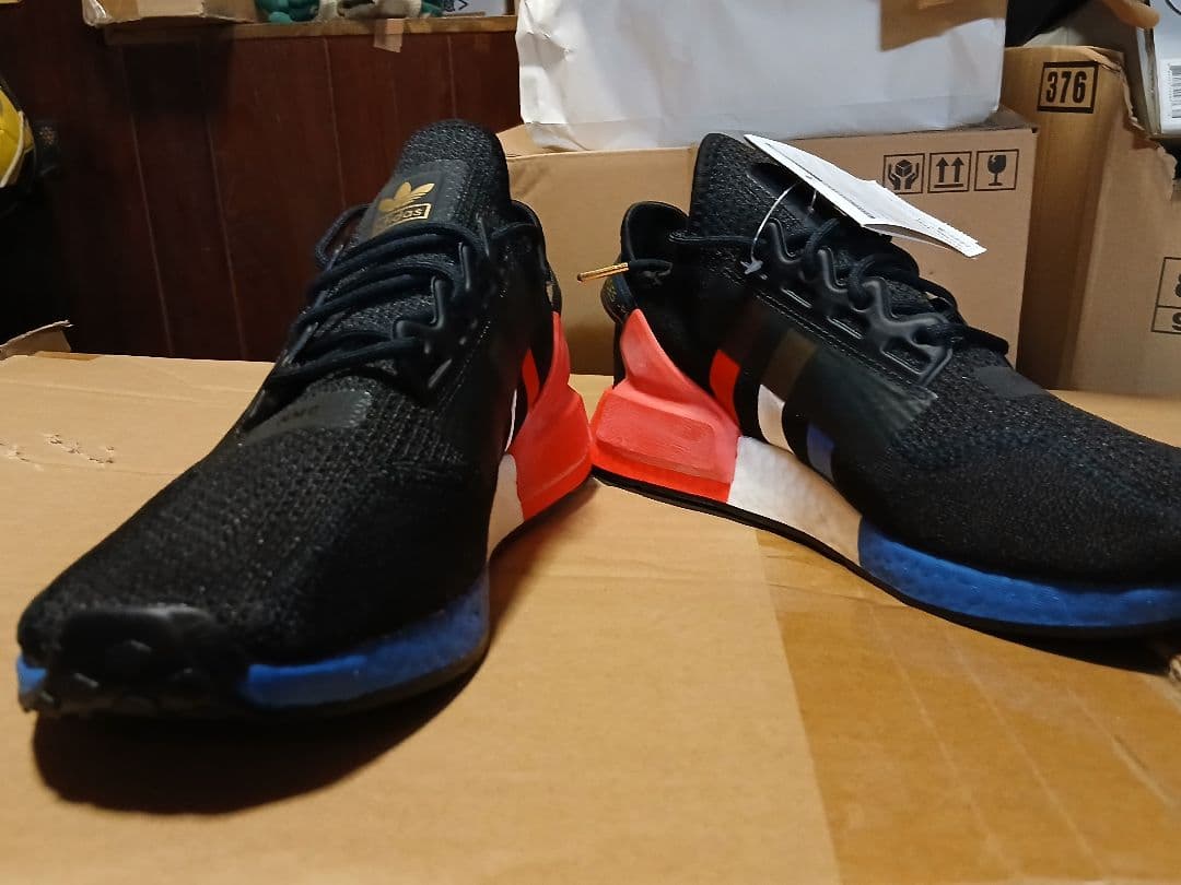 アディダス新品未使用Size29 エヌエムディR1V2パリ