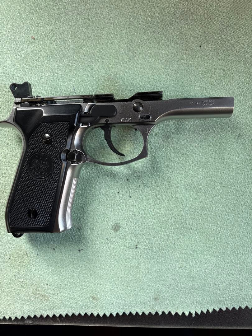 ガスガン ブラック マガジン付き