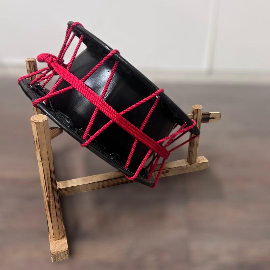 フォロー割【新品】【蔵出し】締め太鼓 牛革 和太鼓 バチ付 台付 入門用