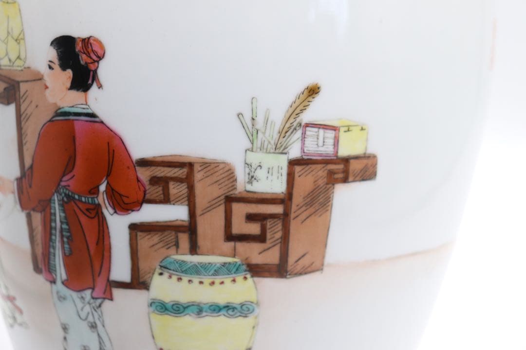 中国　大清乾隆年製銘　粉彩人物紋大瓶　送料込み0229