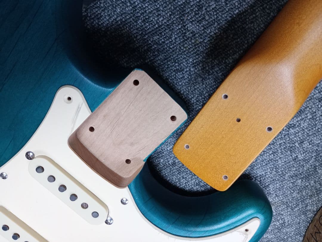 ストラトキャスター タイプ3.2kg ラッカー塗装