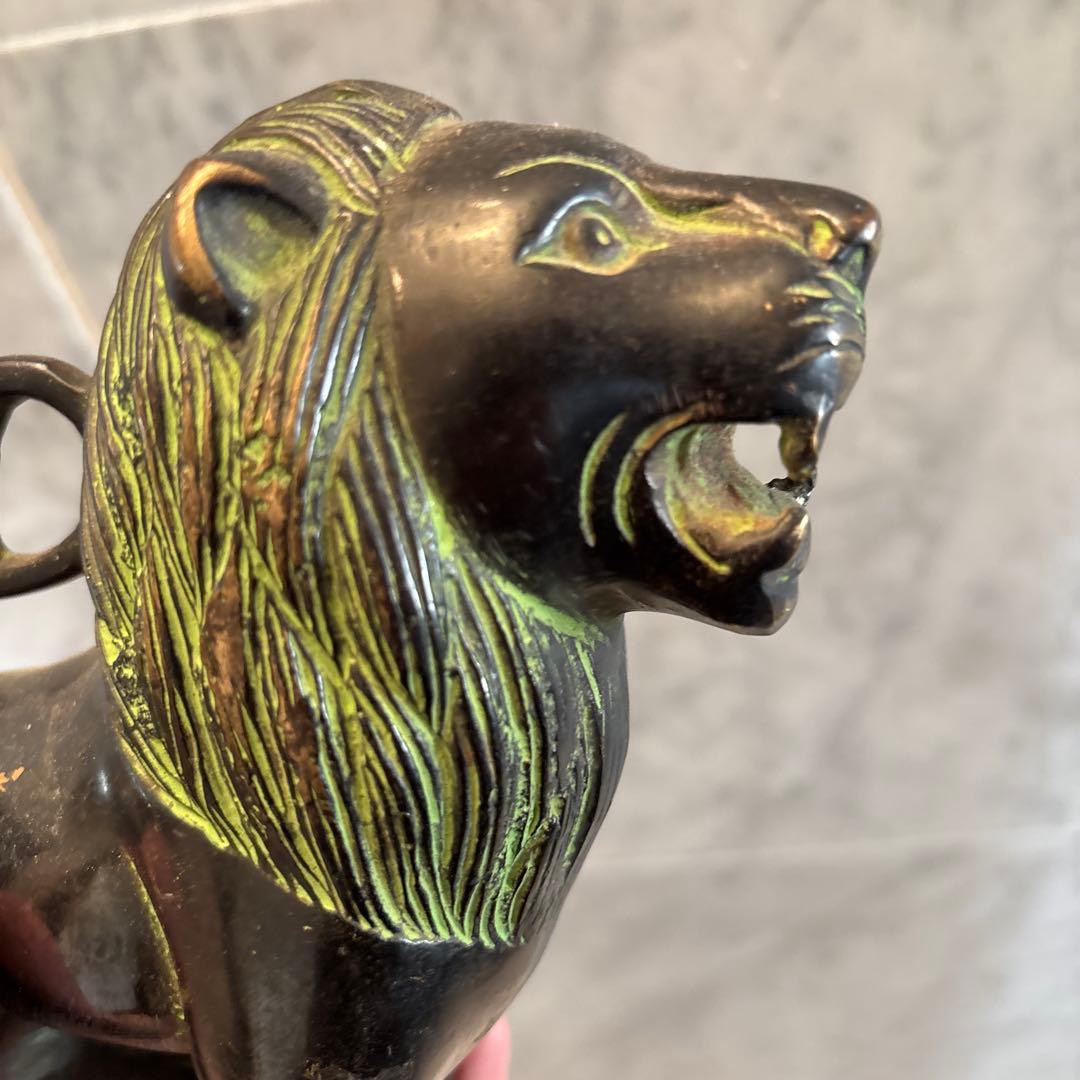 チベットアンティーク　威厳のある姿が美しい銅製のライオン