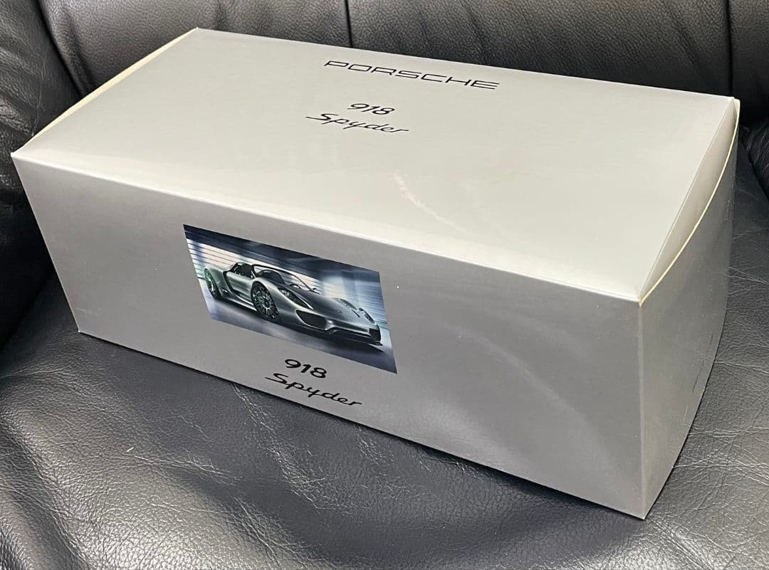 ポルシェ 918 スパイダー MINICHAMPS 1/18 リキッドメタル