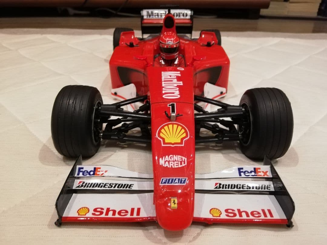 1/10 タミヤ F201 フェラーリ F2001 メカ付き M.シューマッハ