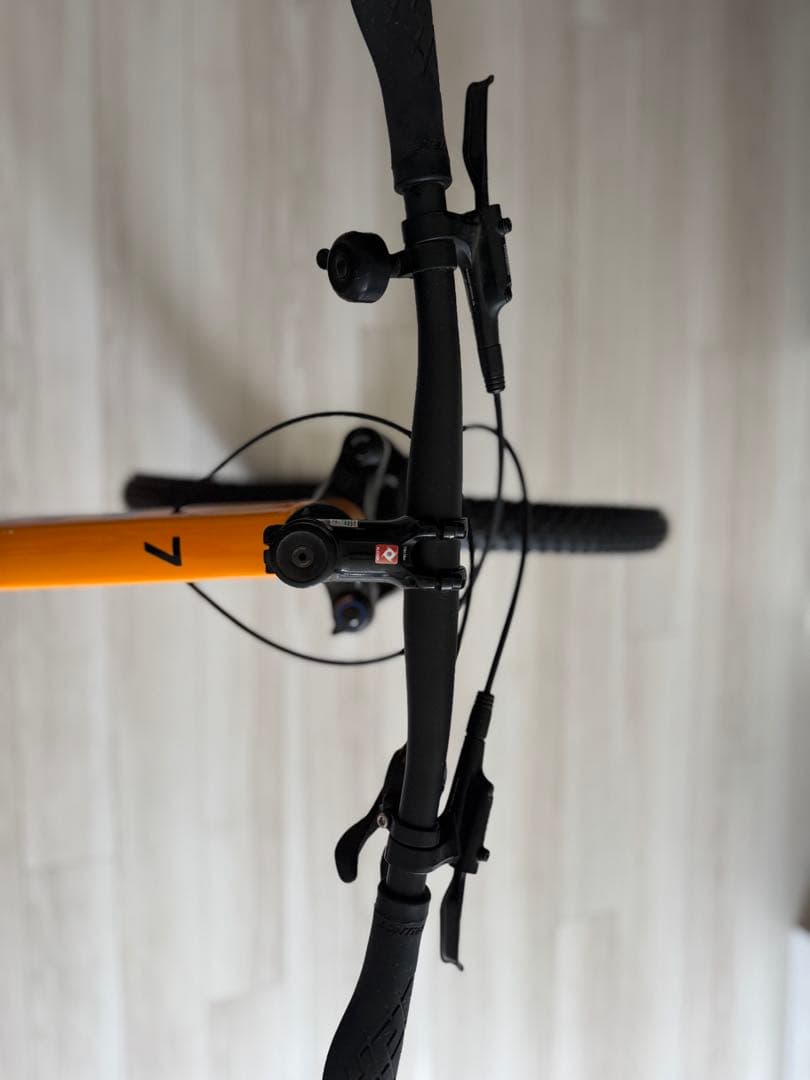 Trek マウンテンバイク オレンジと赤