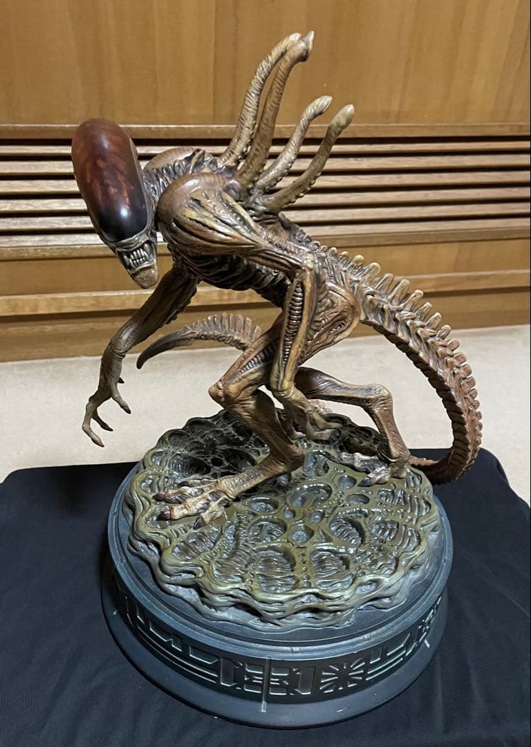 カ*シ様 【美品/元箱なし】SIDESHOW製 エイリアン4版ゼノモーフ スタチ