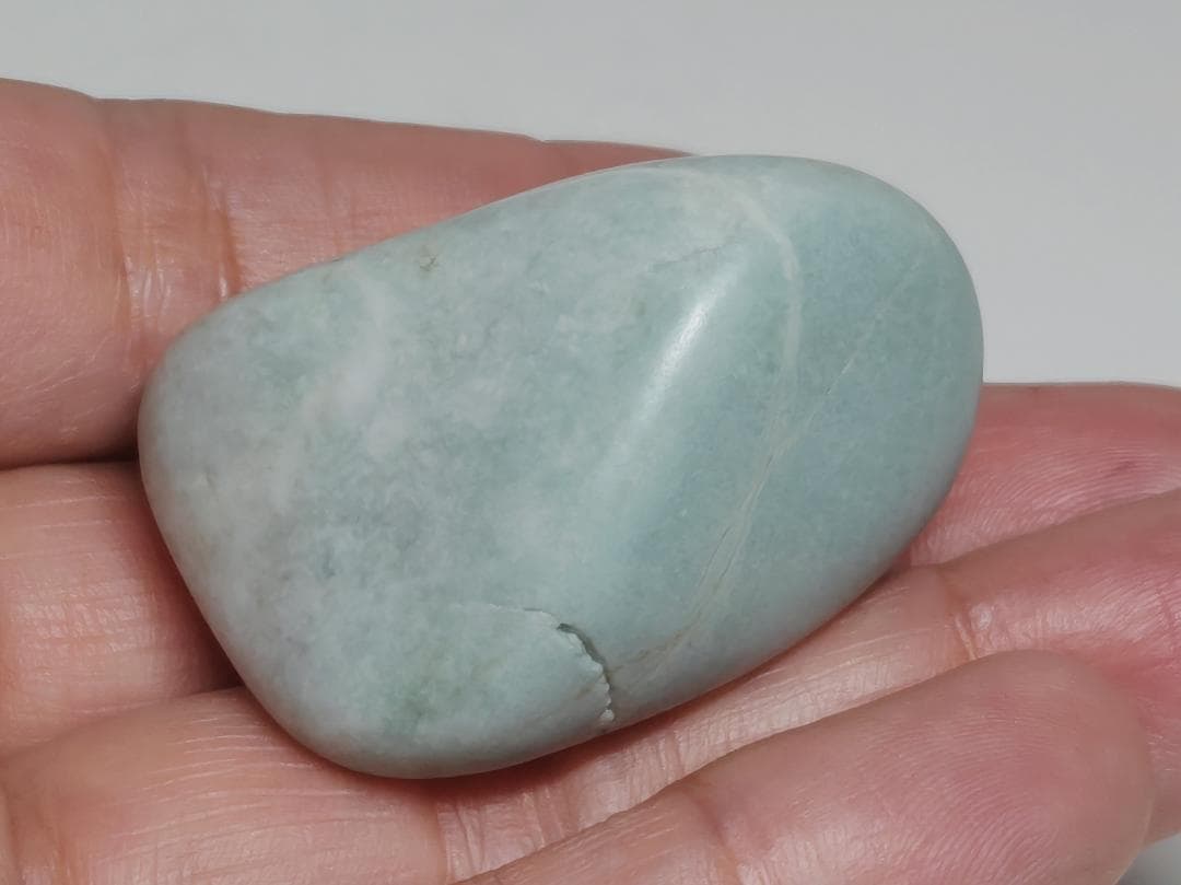 糸魚川53 翡翠 48g ヒスイ 原石 鑑賞石 自然石 誕生石 鉱物 鉱石 水石