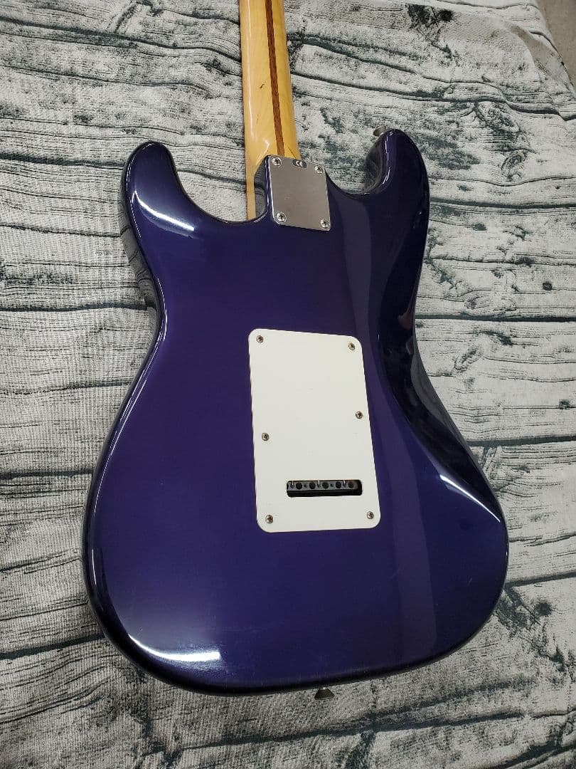 Fender STRATOCASTER　エレキギター　濃紺・ネイビー