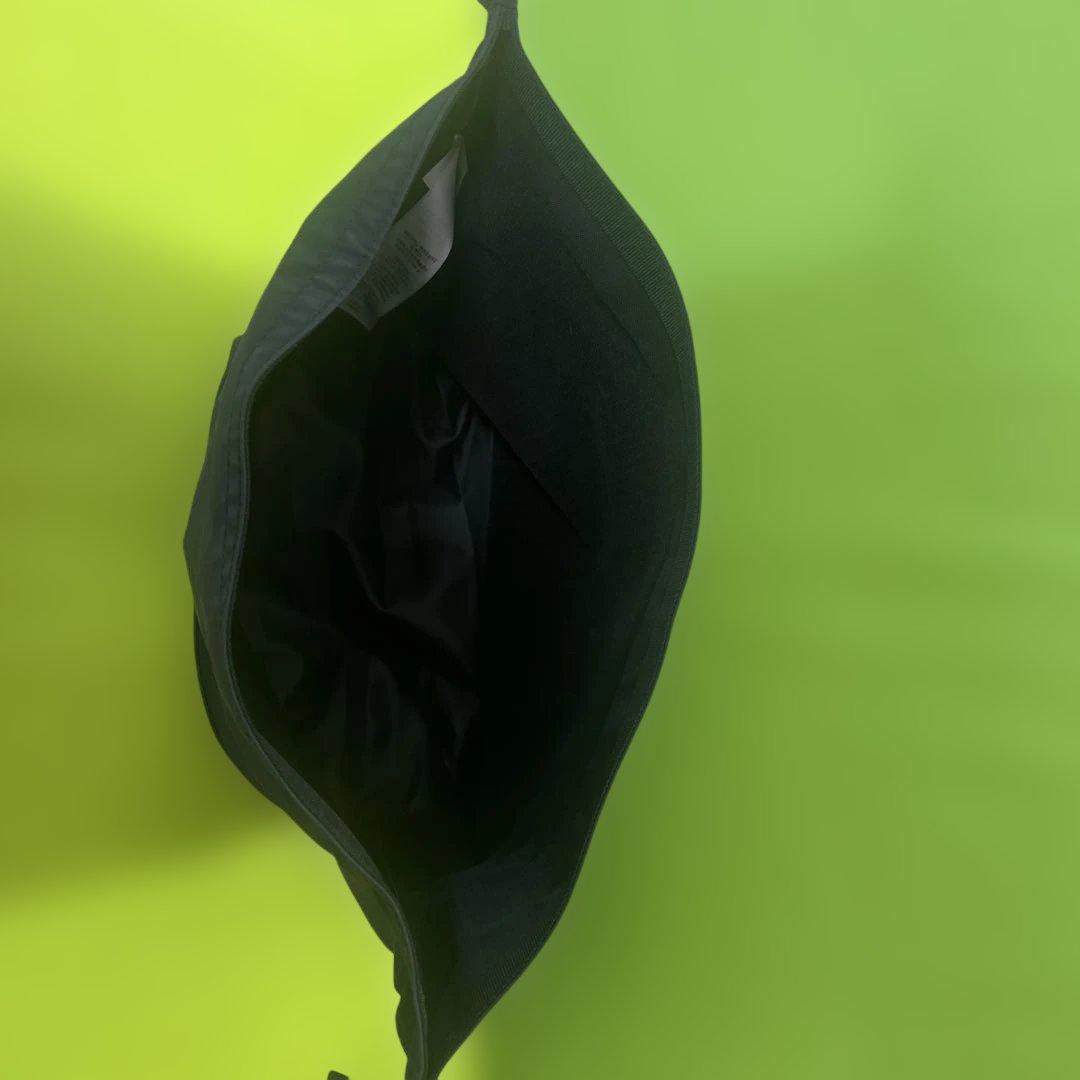 patagonia 黒 トラベルポーチ