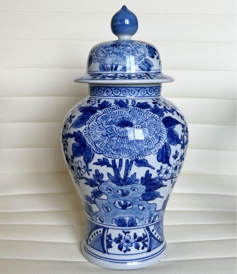 中国美術　大明乾隆年製　染付　蓋付き壺　沈香壺　置物　アンティーク　牡丹絵