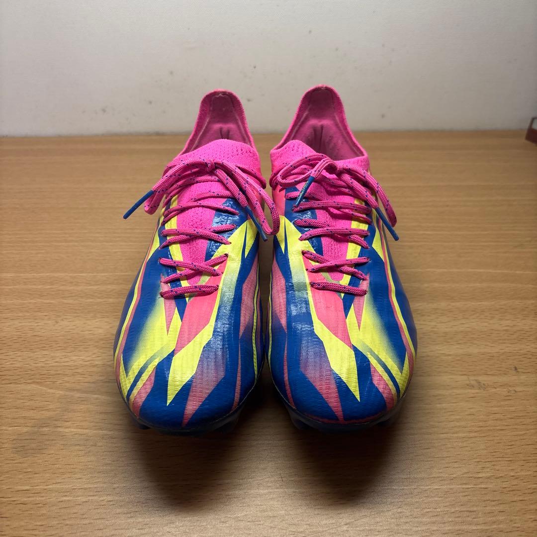 サッカーシューズ プーマ ウルトラピンク/青/黄 ストライプ