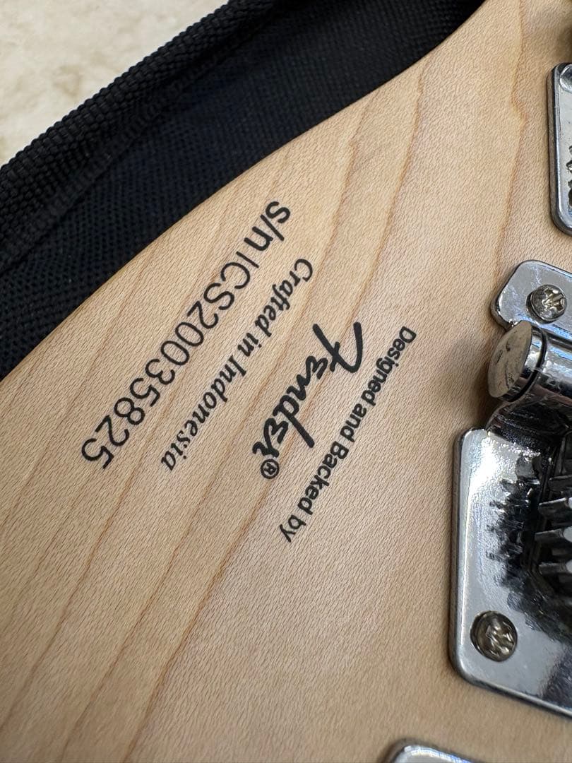 Squier Jazz Bass ベース　fender ケース付き