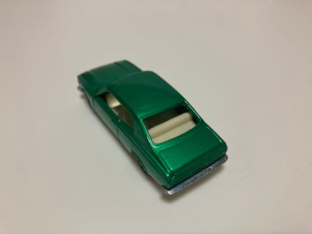 トミカ　日本製　ニッサン　ローレル2000GX 1Aホイール　色指定箱