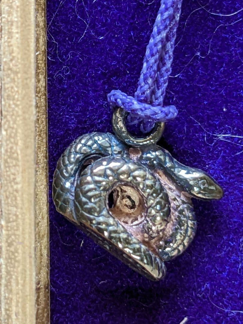 ♦銀製干支 根付け 巳 人間国宝 彫金工芸家 鹿島一谷 原型 SILVER900