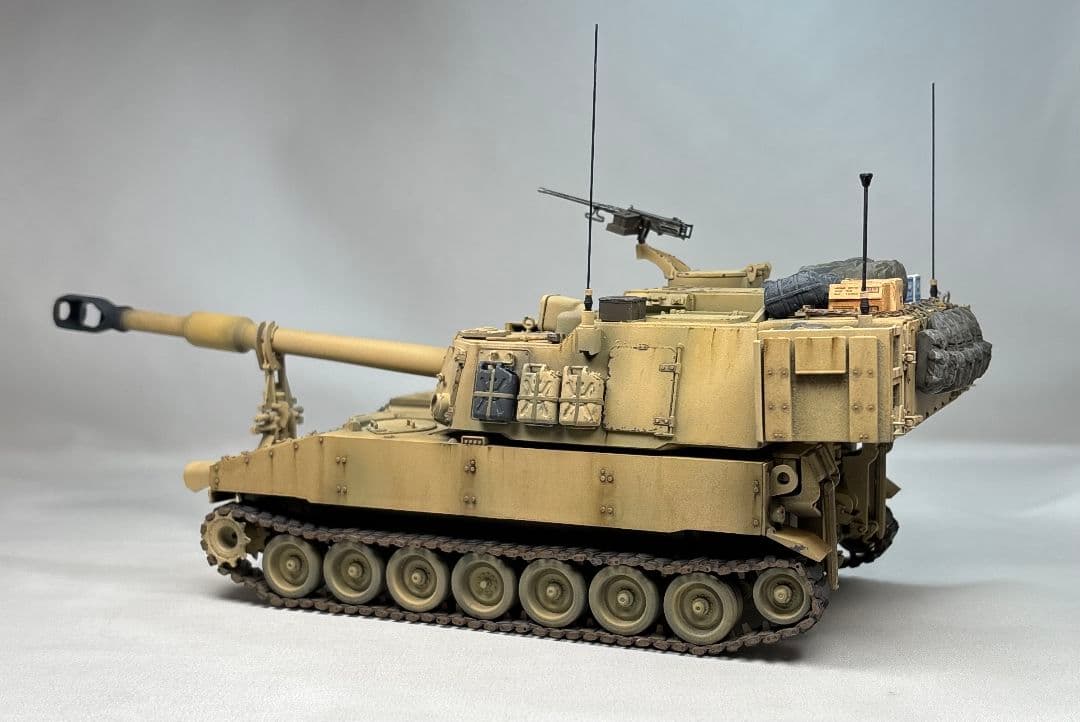 【完成品】イタレリ 1/35 アメリカ自走砲 M109 A6 パラディン