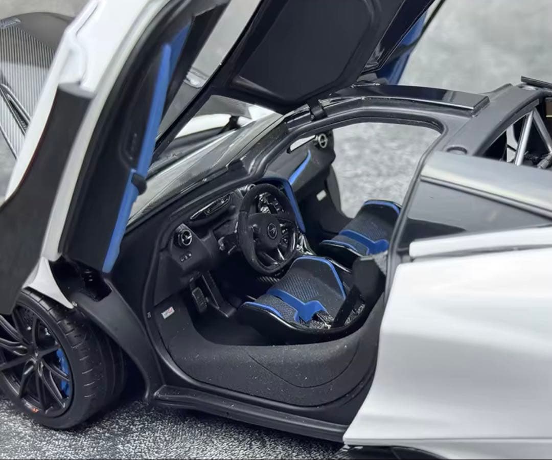McLaren 765LT 1/18スケールモデルミニカー