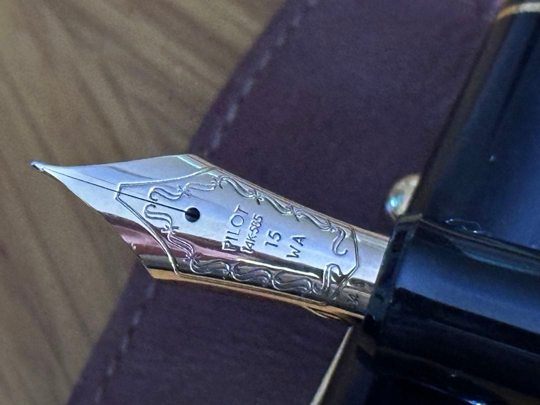 Pilot Custom823 万年筆 黒