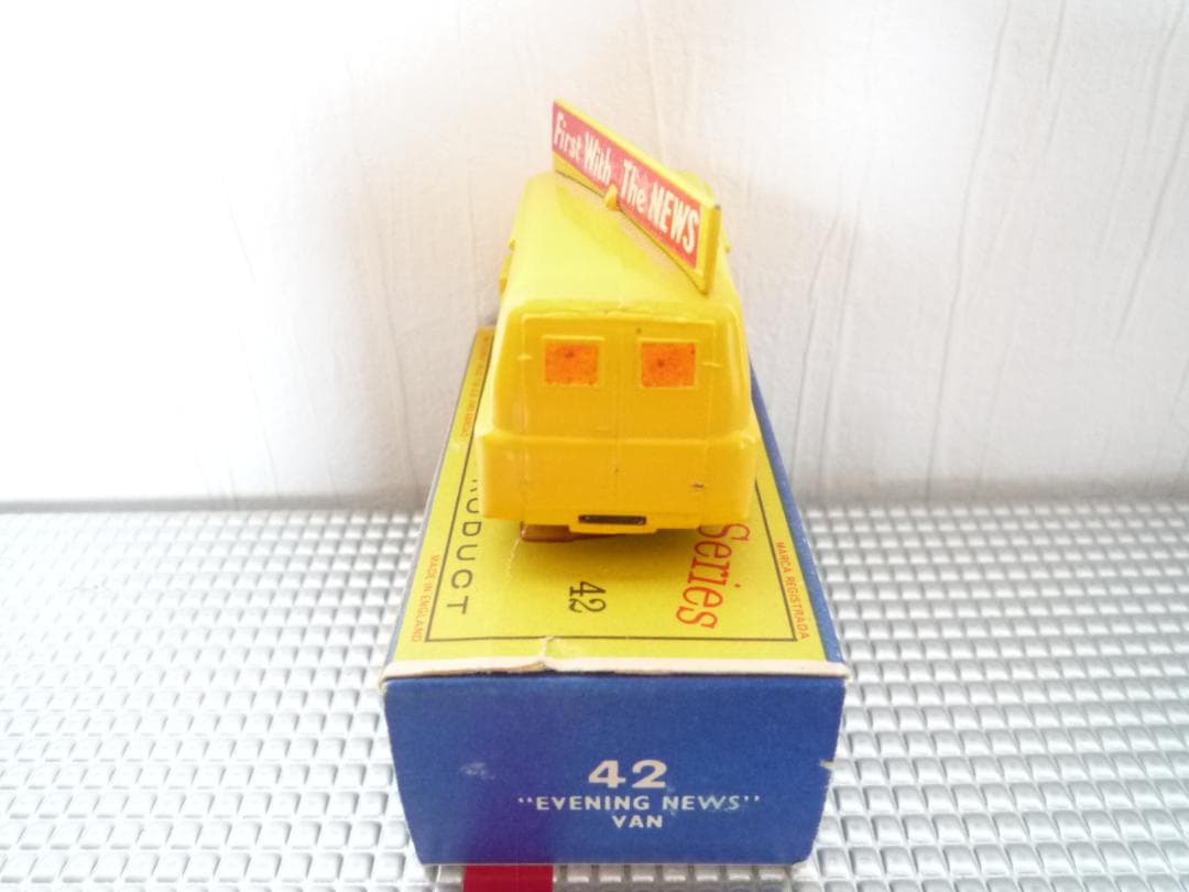 MATCHBOX N°42 BEDFORD PAPERS VAN 1961