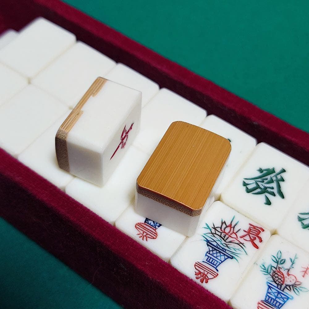 麻雀牌セット　手打ちサイズ　竹背　48cm角雀卓付き