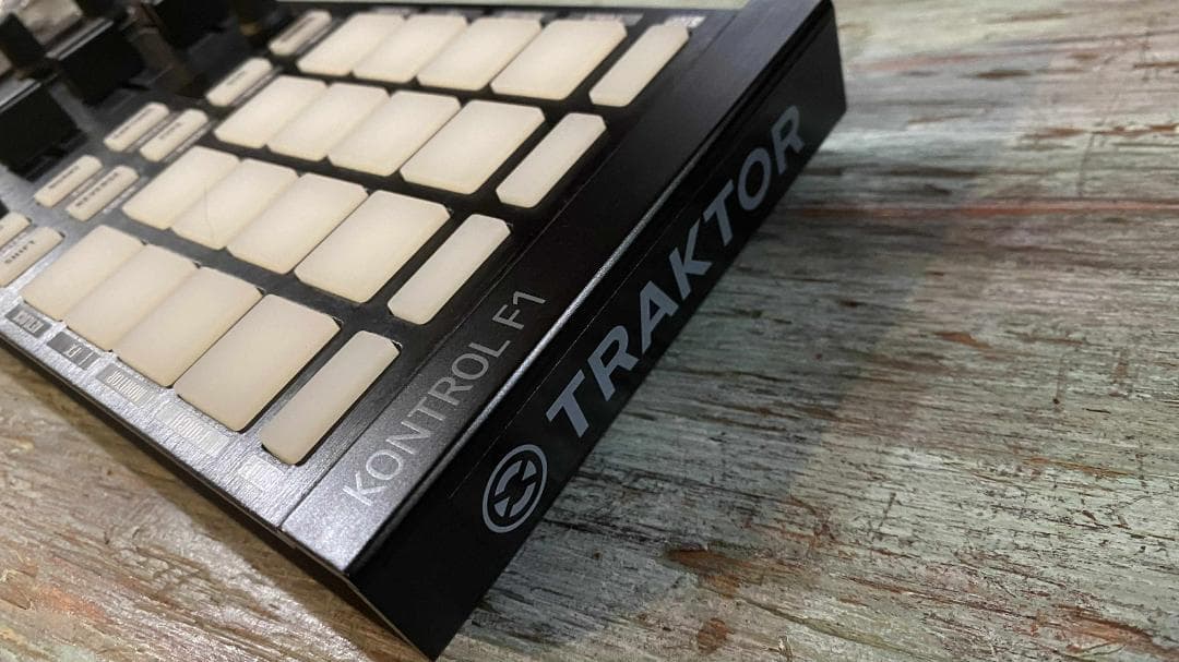 ■ 10月のセール - TRAKTOR KONTROL F1 DJコントローラー