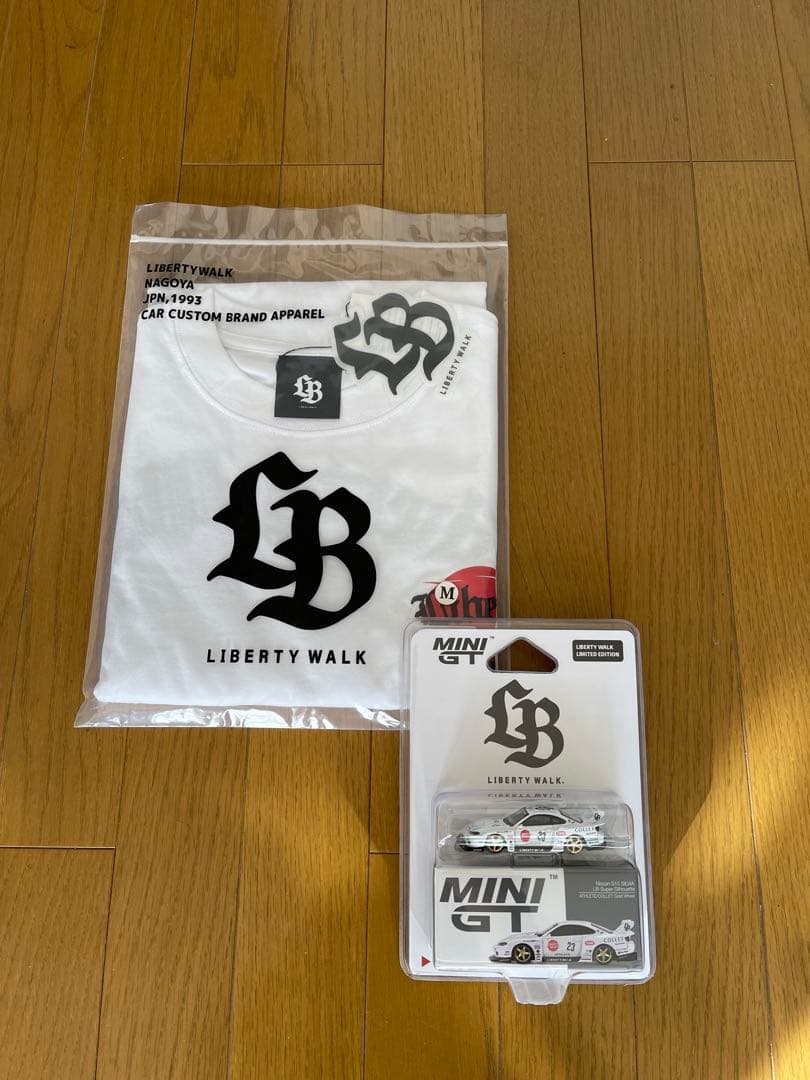 MINI GTのLB-Super Silhouette S15ミニカーと