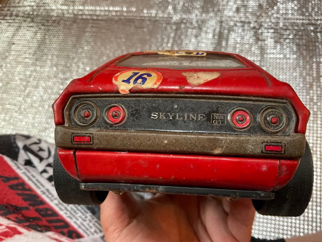 DAIYA／スカイライン・ケンメリ2000GT。ブリキカー【紙シール付き】。