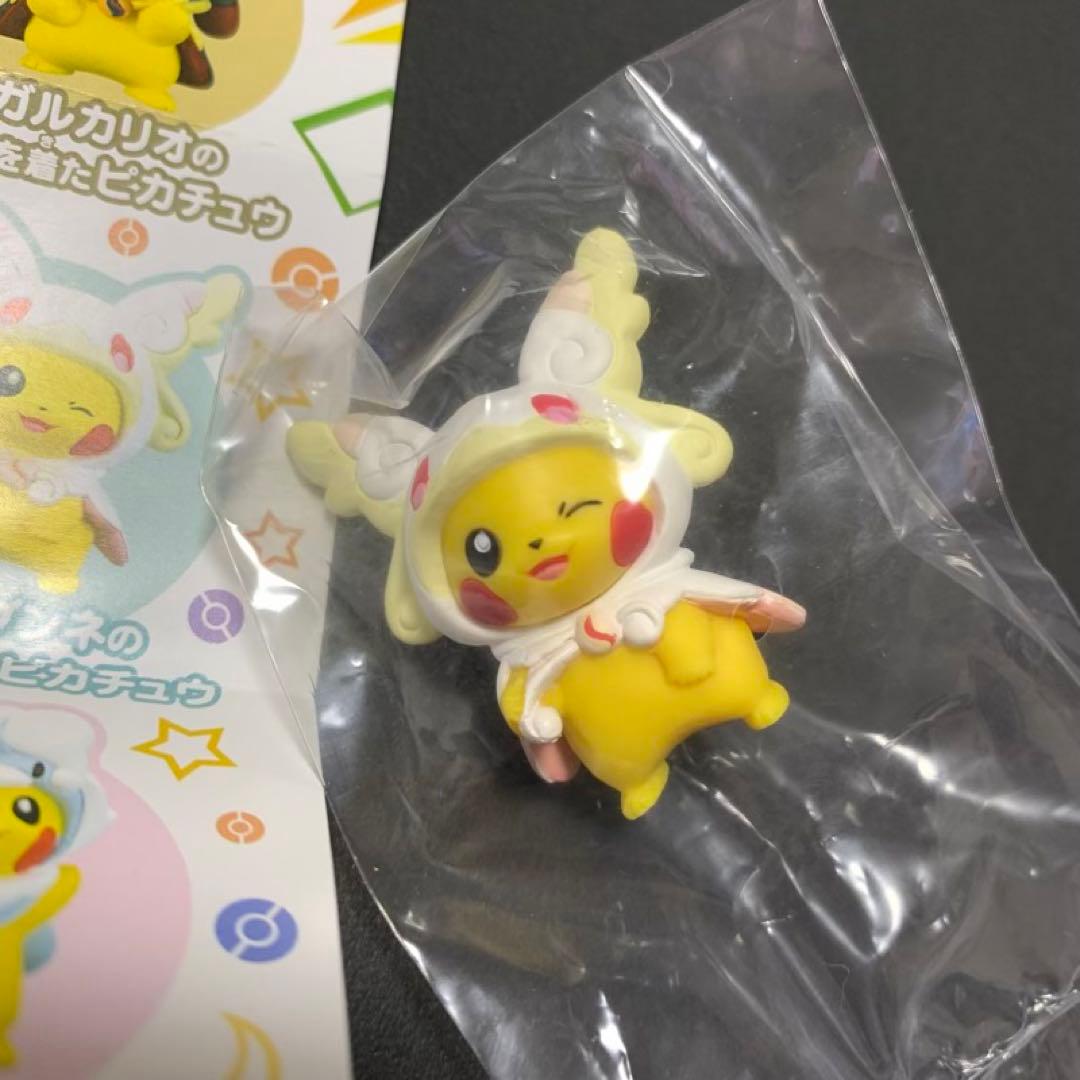 メガポンチョを着たピカチュウ フィギュア :メガルカリオ&メガタブンネ