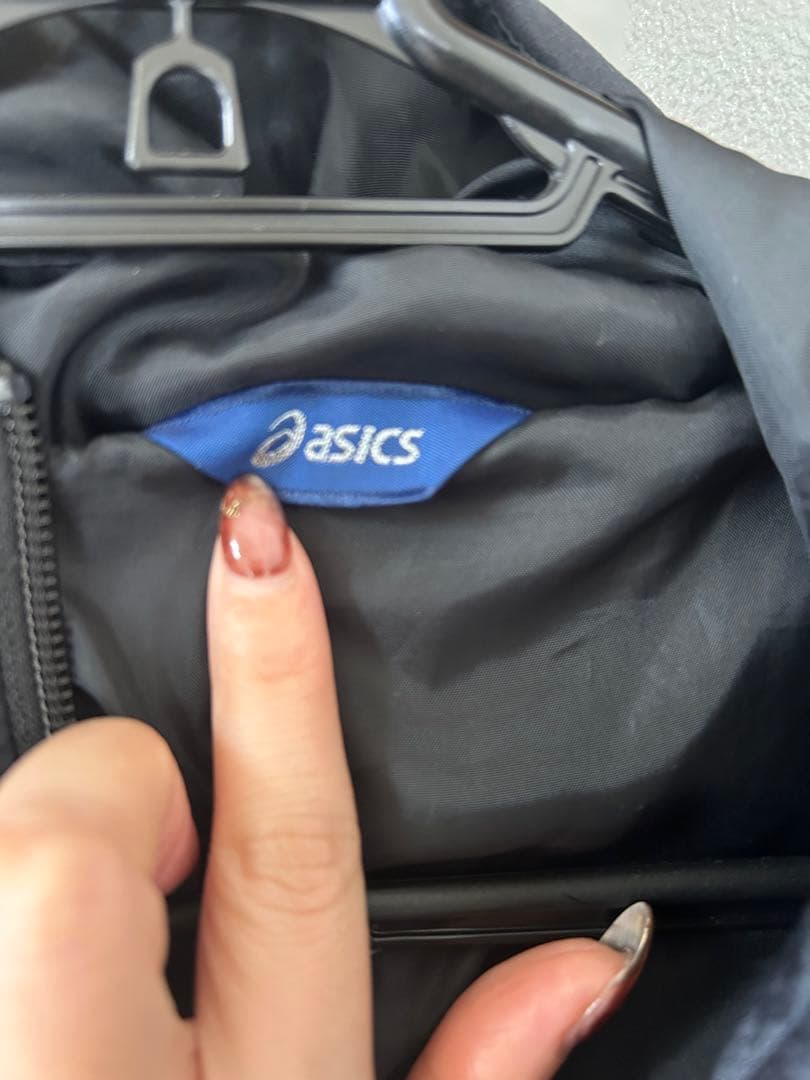 asics 黒 ダウンコート