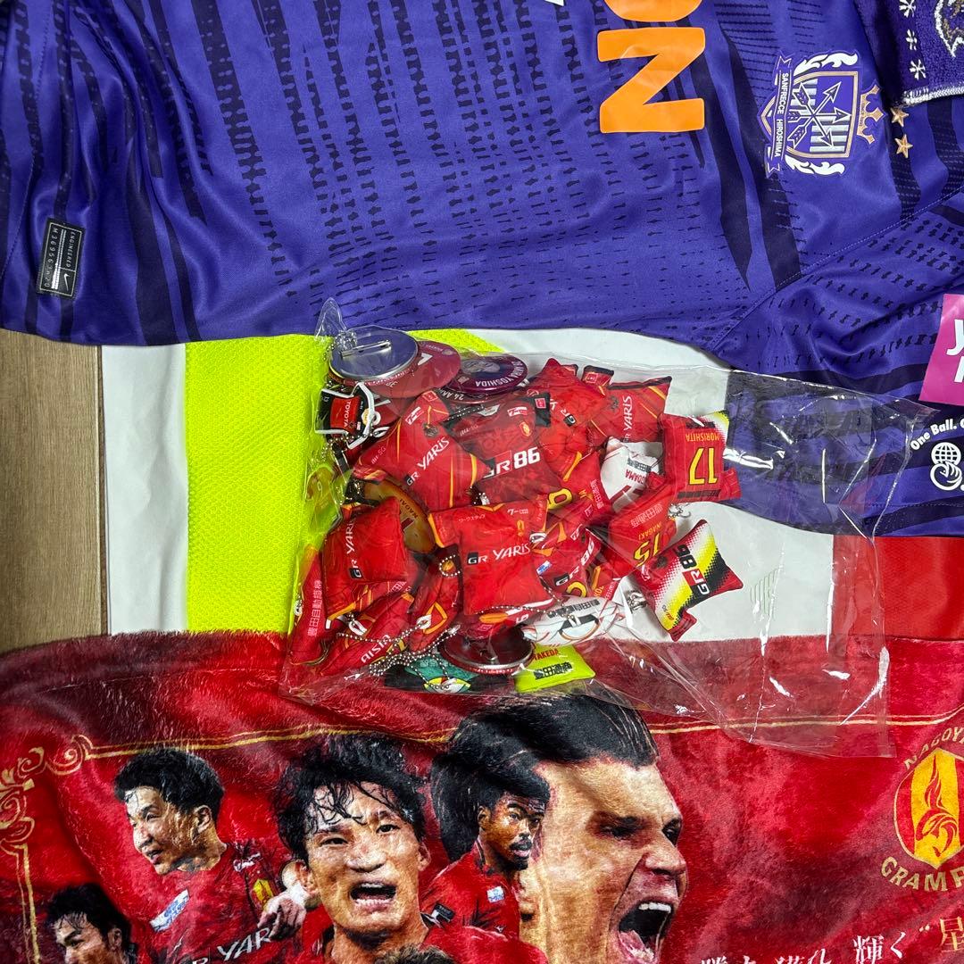 何が欲しいですか。　ユニフォーム、名古屋グランパス、サンフレッチェ広島