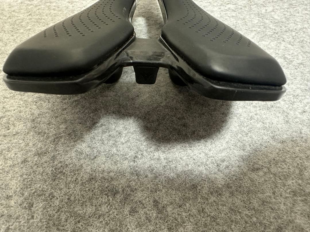 ジャイアント　Fleet SLR カーボン製　サドル