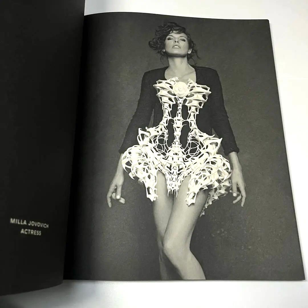 THE LITTLE BLACK JACKET CHANELカールラガーフェルド