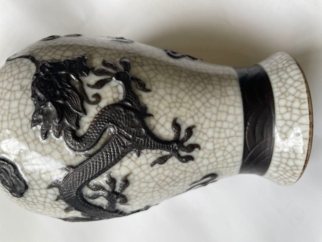 龍模様の陶磁器花瓶　成化年製