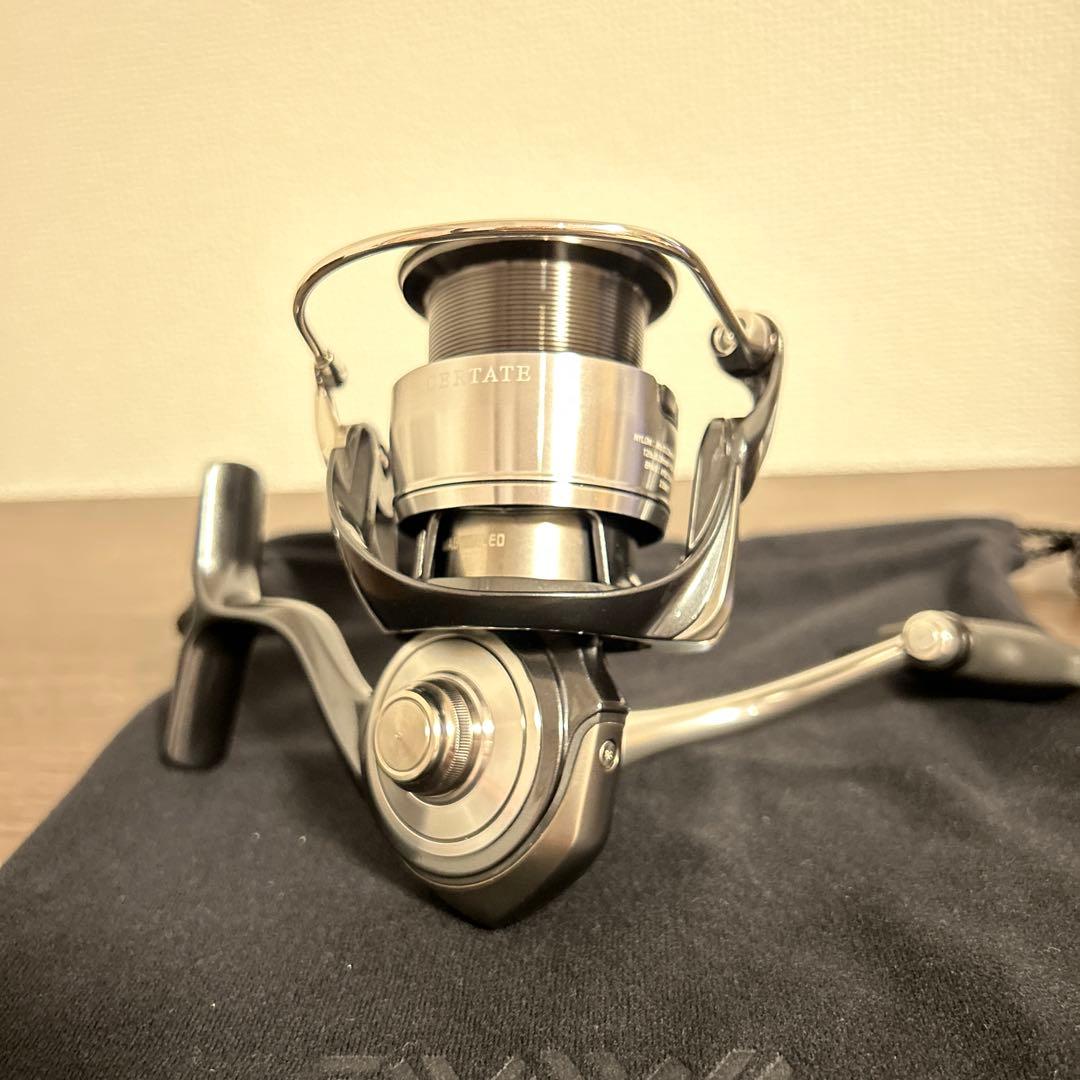美品 24セルテート LT3000-CH ダイワ　スピニングリール