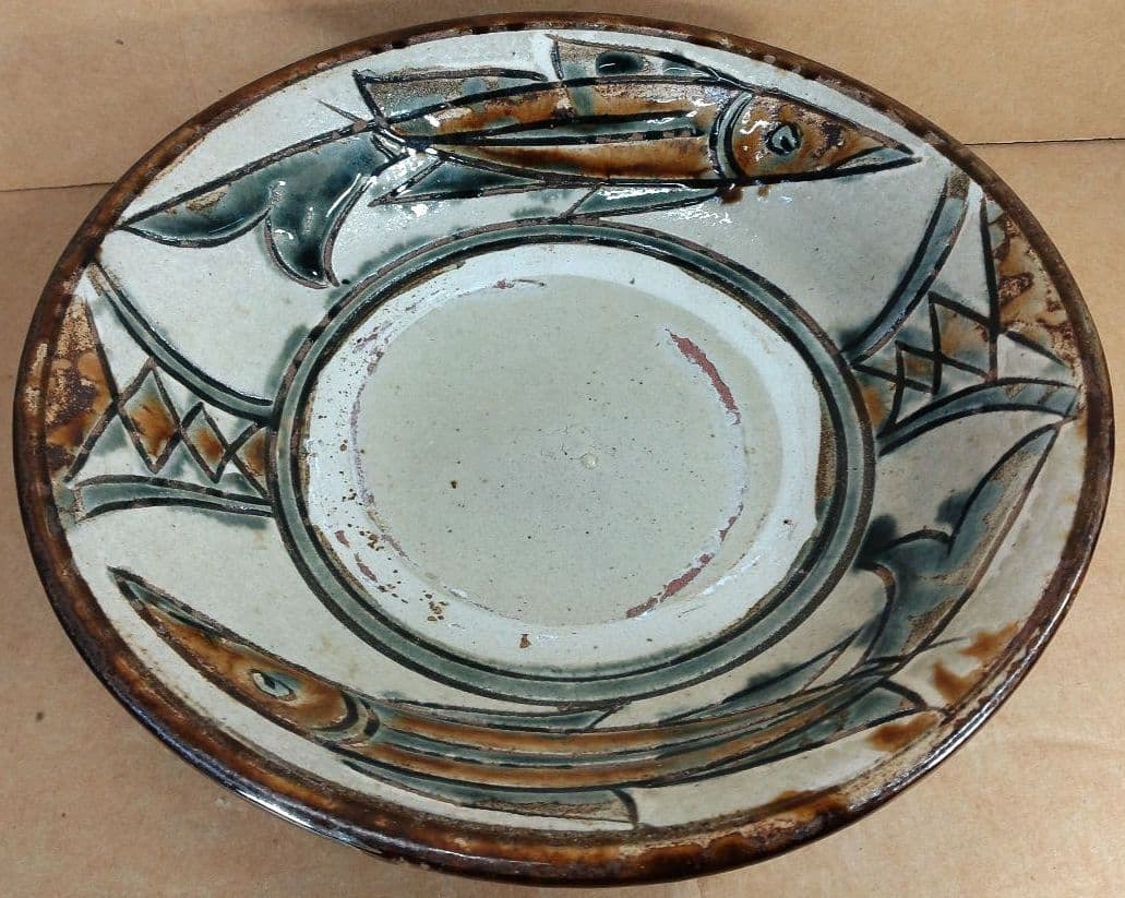 【本物保証】金城次郎 魚紋鉢(魚,井桁文）共箱 栞 人間国宝 壷屋焼 w22㎝