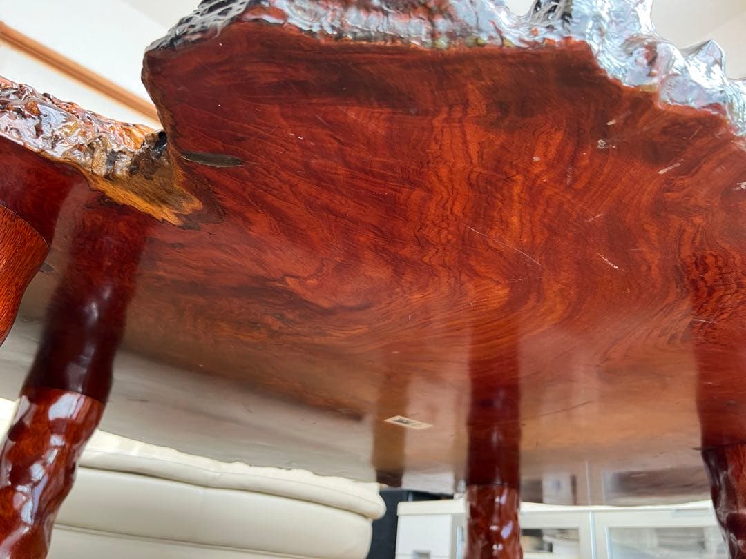 花梨一枚板　木製赤褐色座卓（自然形状）