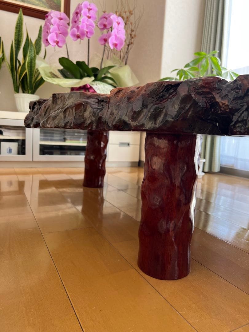 花梨一枚板　木製赤褐色座卓（自然形状）