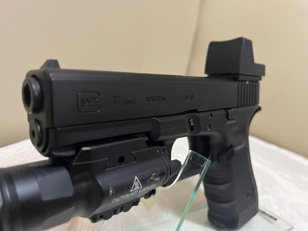 GLOCK 17 Gen4 ブラック エアガン ※XH35ライトは付属しません。