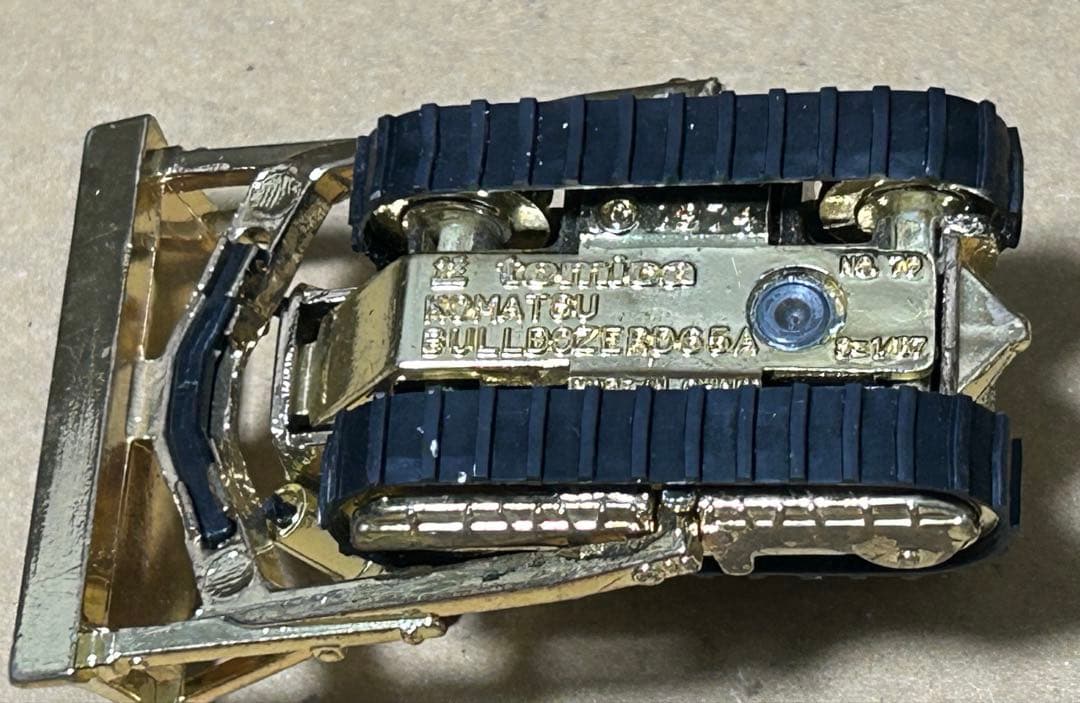 訳あり 非売品 トミカ 赤箱70 コマツ ブルドーザ D65A 金メッキ