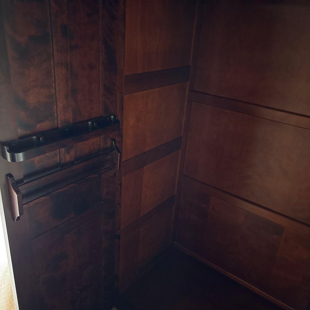 ダークブラウン扉付き収納　北海道民藝家具　洋タンス