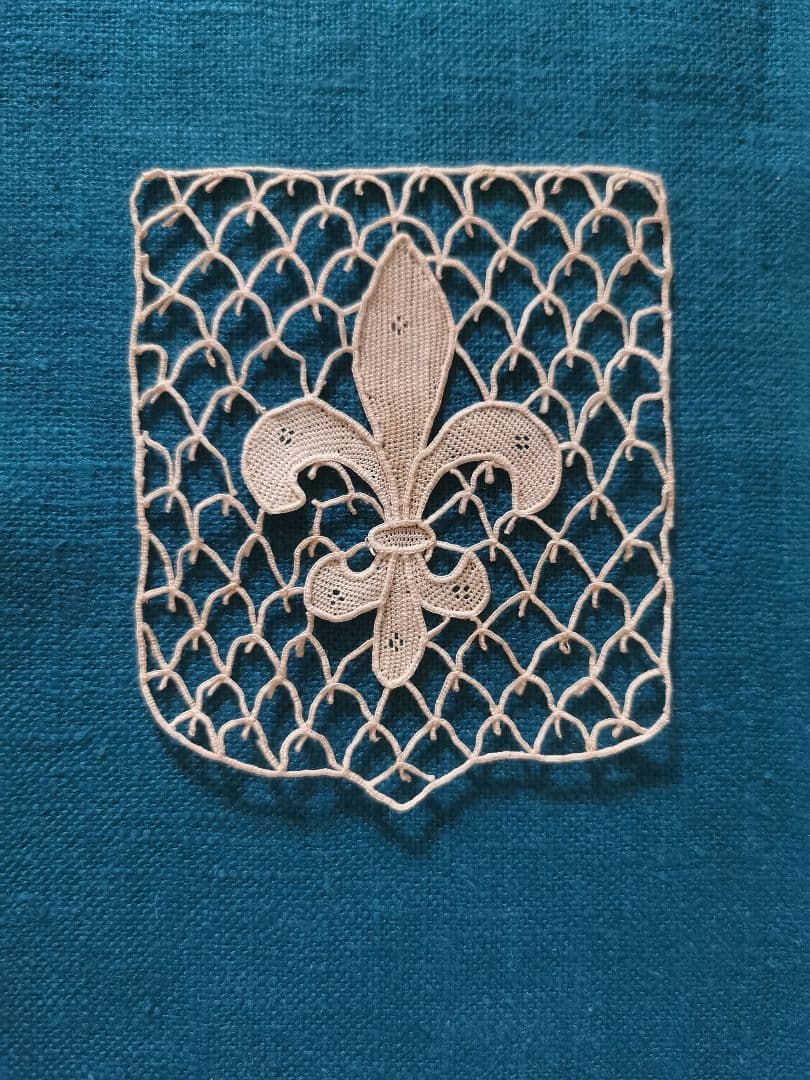 アンティーク ポワンドヴェニス フルール・ド・リス 騎士の百合紋 プチドイリー