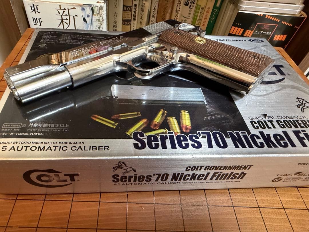 コルト ガバメント シリーズ70 ニッケル仕上げ