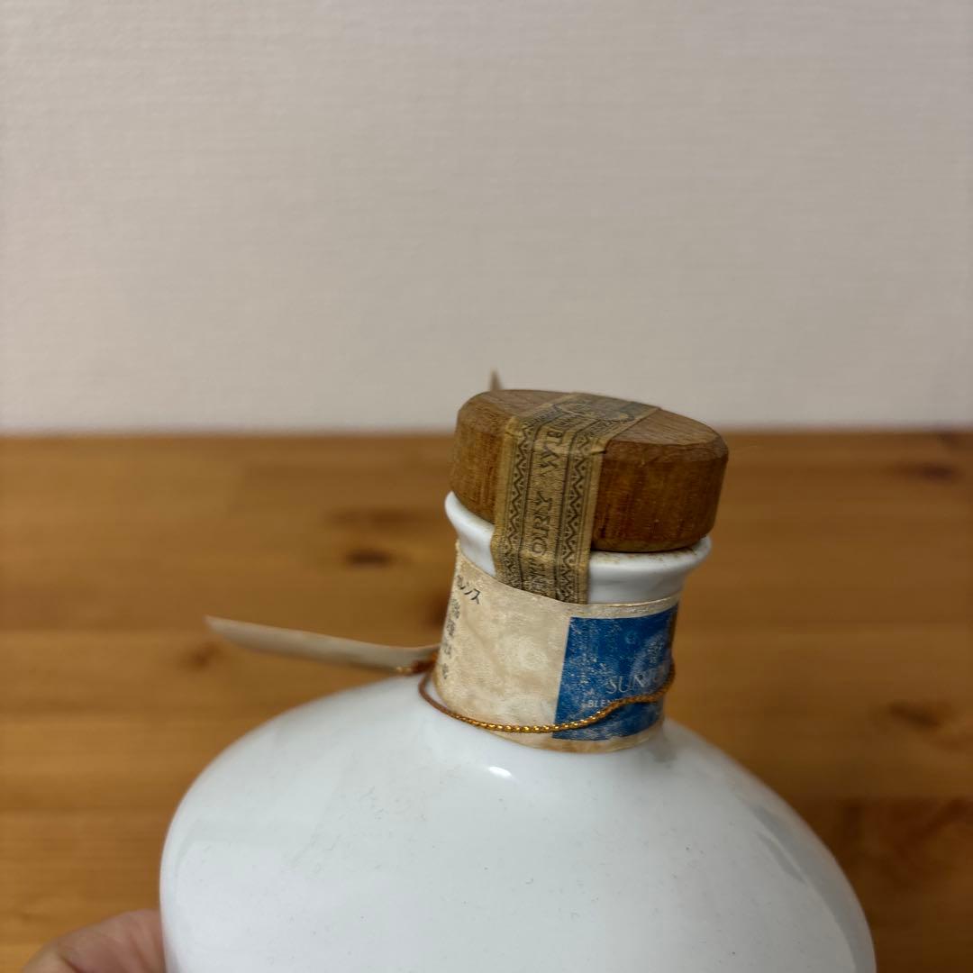 サントリーウイスキー　エクレンス　有田焼ボトル　陶器　未開封❶
