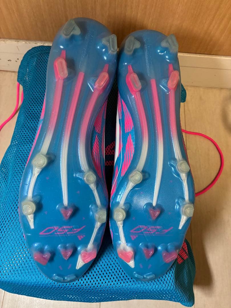 F50 サッカースパイク　ピンク/ブルー 28cm 新品