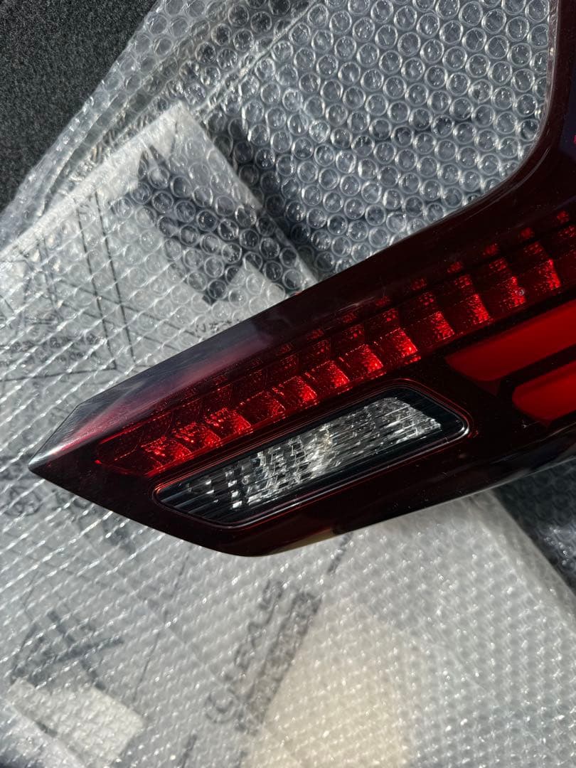 ホンダ　ヴェゼル　RU1 2 3 4 テールランプ　リアゲート　左右　セット