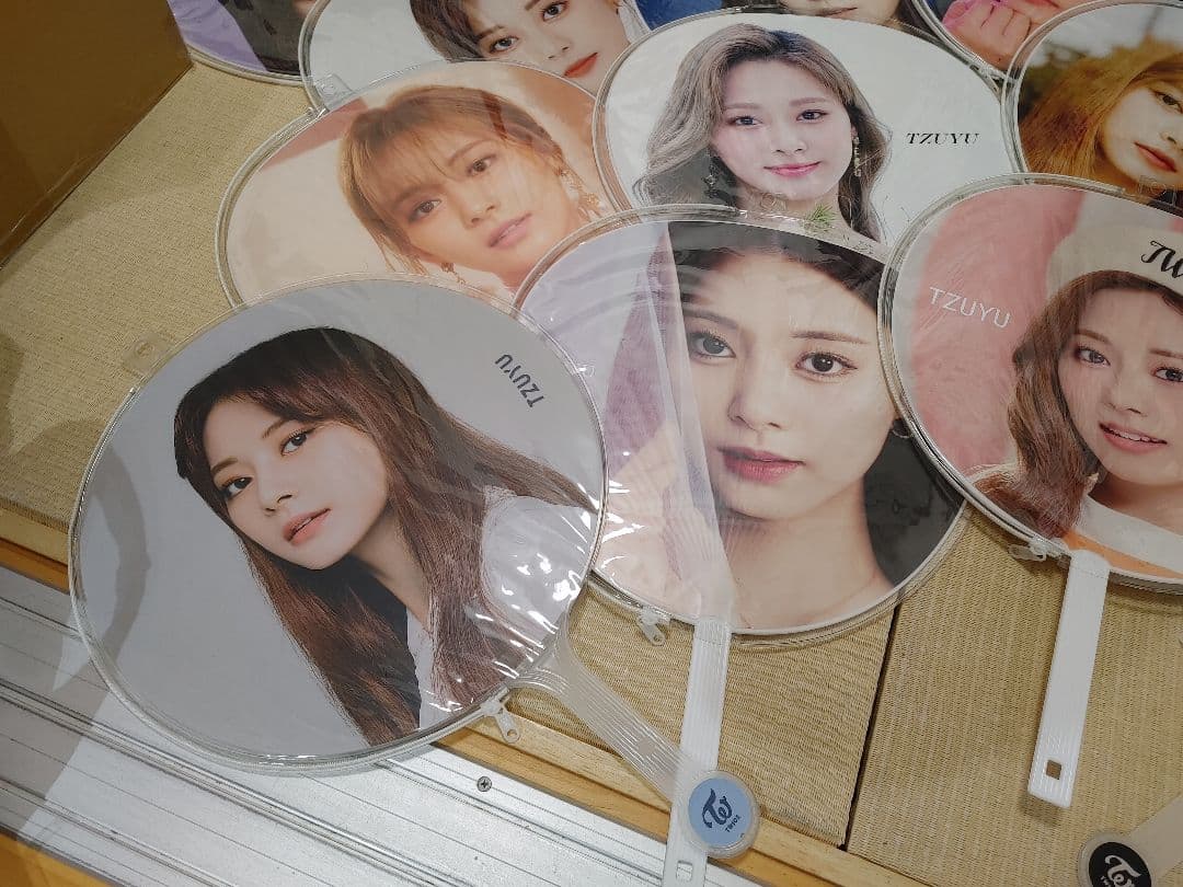 TWICE TZUYU うちわ
